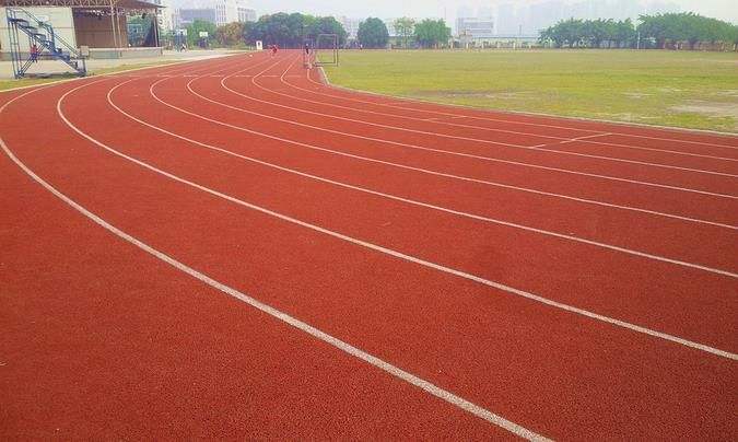 塑膠跑道運動場清潔維護(hù)的方法